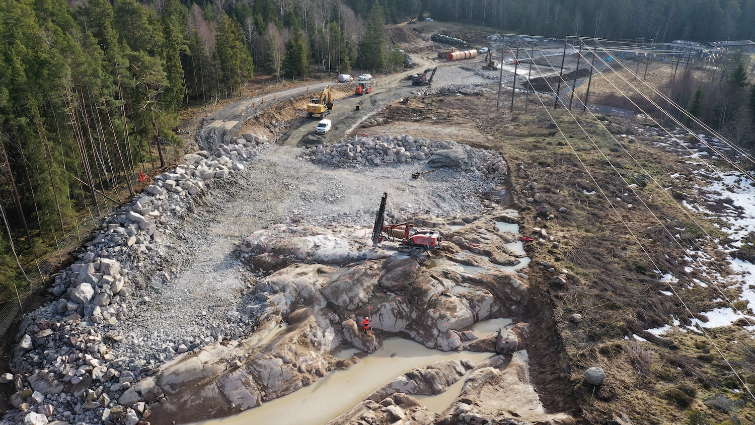 default Stort Schaktarbete i Åkersberga strax utanför Stockholm, projekt av företaget Markax, innefatta stenspräckning och bergspräckning