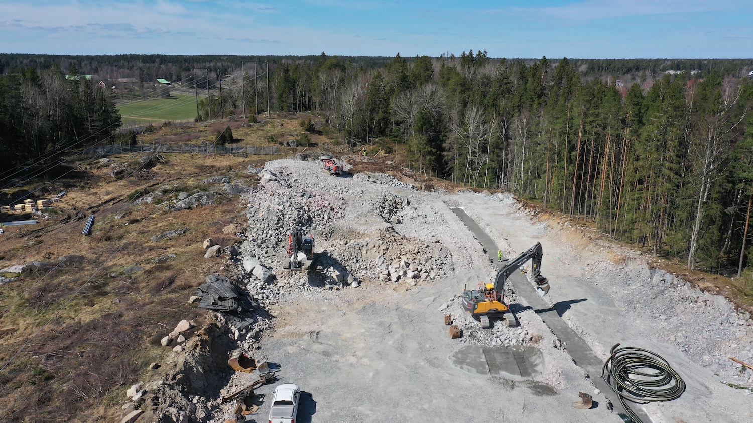 default Stort Schaktarbete i Åkersberga strax utanför Stockholm, projekt av företaget Markax, schaktning och markförberedelser, stenspräckning och bergspräckning